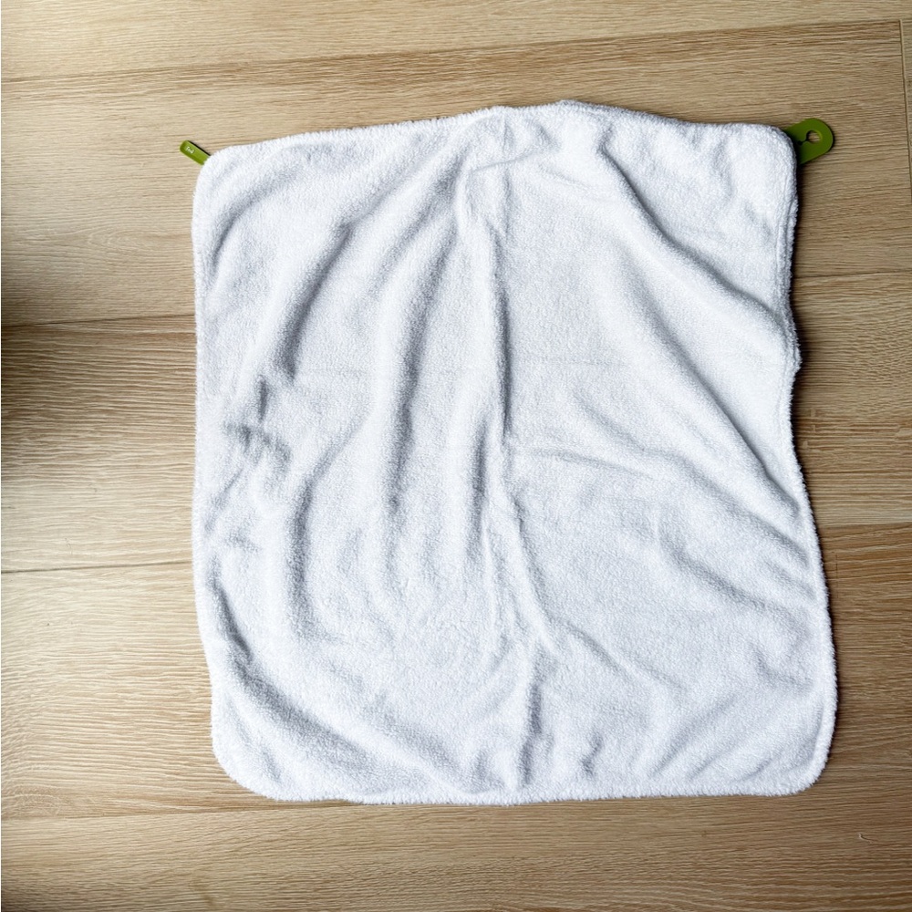 Puj Hug -Hooded Baby Towel - Picture 4 of 12